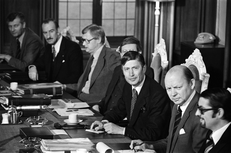 Nieuwe ministerraad voor het eerst bijeen op Catshuis Van Agt ea tijdens mini, Bestanddeelnr 929-5005