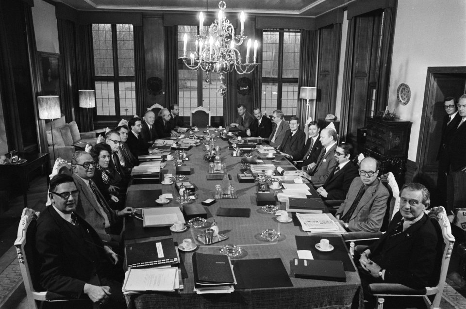 Nieuwe ministerraad Catshuis Van Aardenne, Van der Stee, Gardeniers, Ginjaar, P, Bestanddeelnr 929-5004