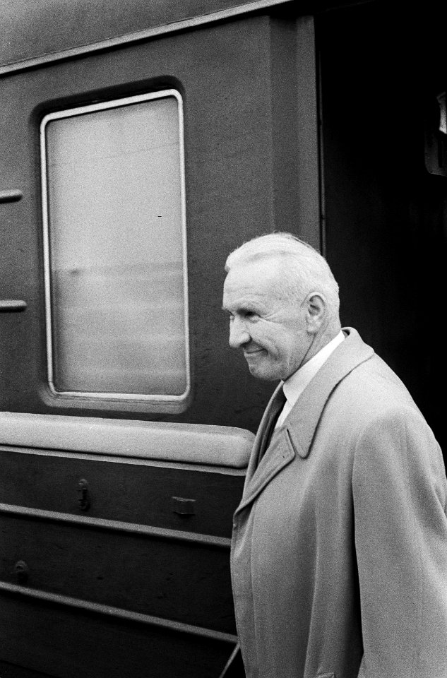 Nieuwe ambassadeur van de Sovjet-Unie de heer J J Toegarinow met echtgenote in, Bestanddeelnr 915-1854