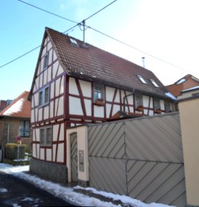 Niederursel, Schüttgrabenstraße 2 (1)