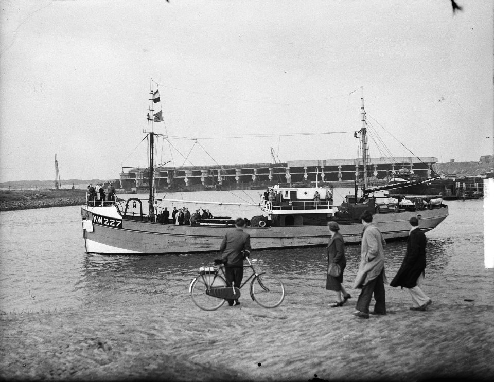 Nieuwe Laning Eerste Logger K227 in IJmuiden, Bestanddeelnr 903-3855