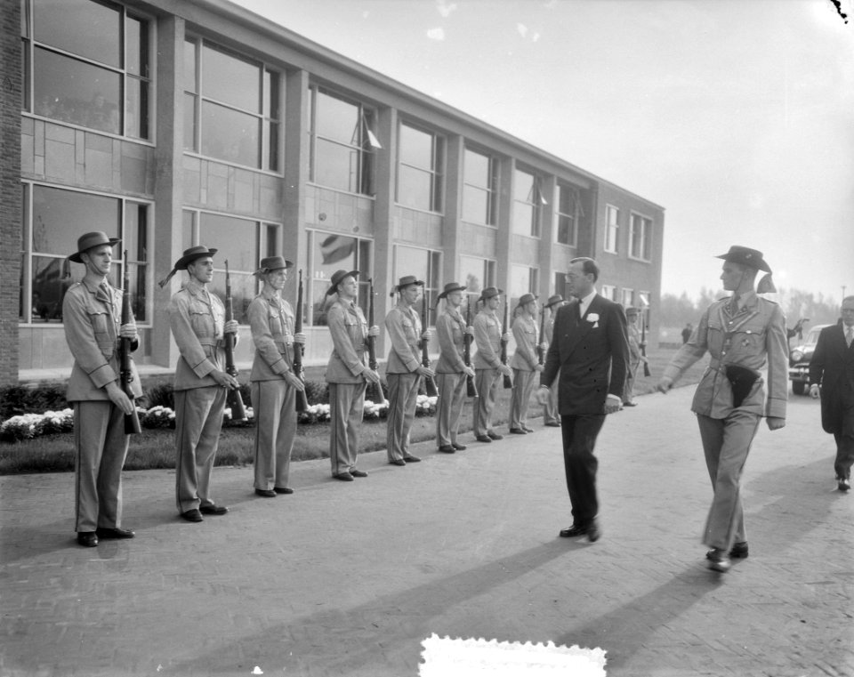 Nieuwe landbouwinstituten (5) Wageningen, gebouwencomplex officiele opening door, Bestanddeelnr 906-8108