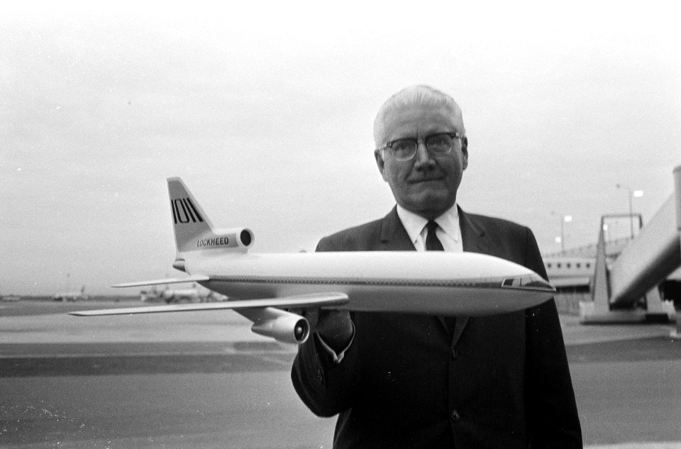 Nieuwe Lockheed op Schiphol, dhr. A. C. Kotchian , president-direkteur. Lockheed, Bestanddeelnr 920-8094