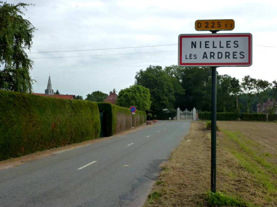 Nielles-lès-Ardres (Pas-de-Calais) city limit sign