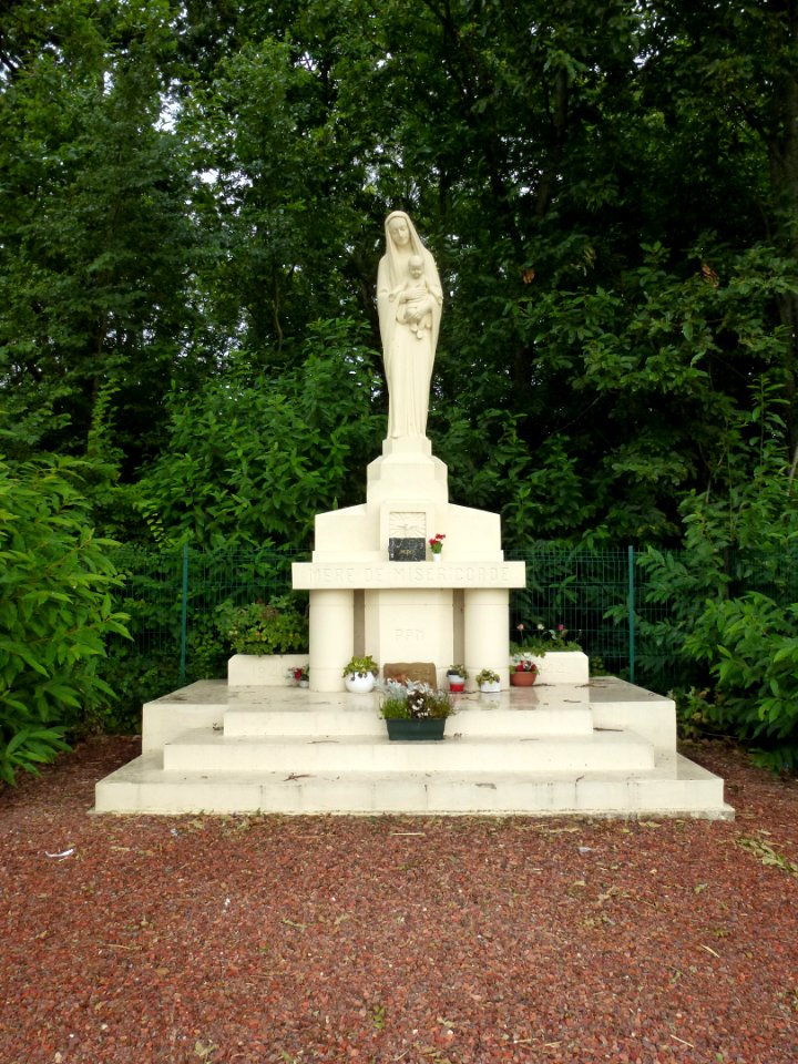 Nielles-lès-Ardres (Pas-de-Calais) statue de la Vierge