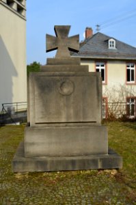 Niederursel, Kirchhof, Kriegerdenkmal