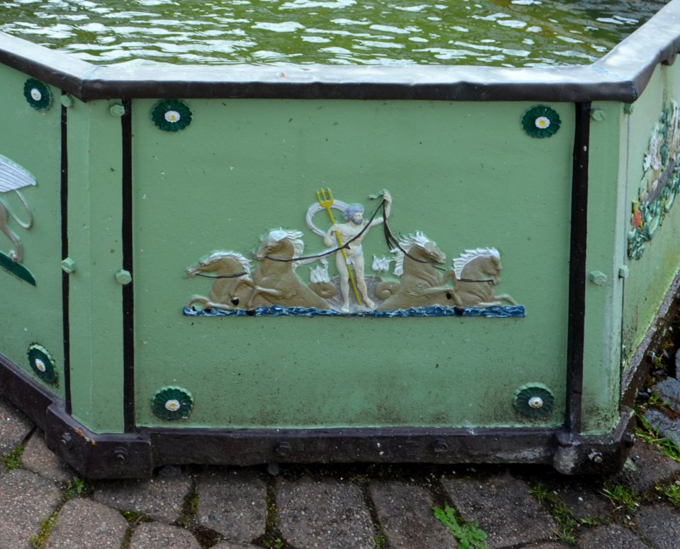 Niederdreisbach, Gusseiserner Brunnen (5)