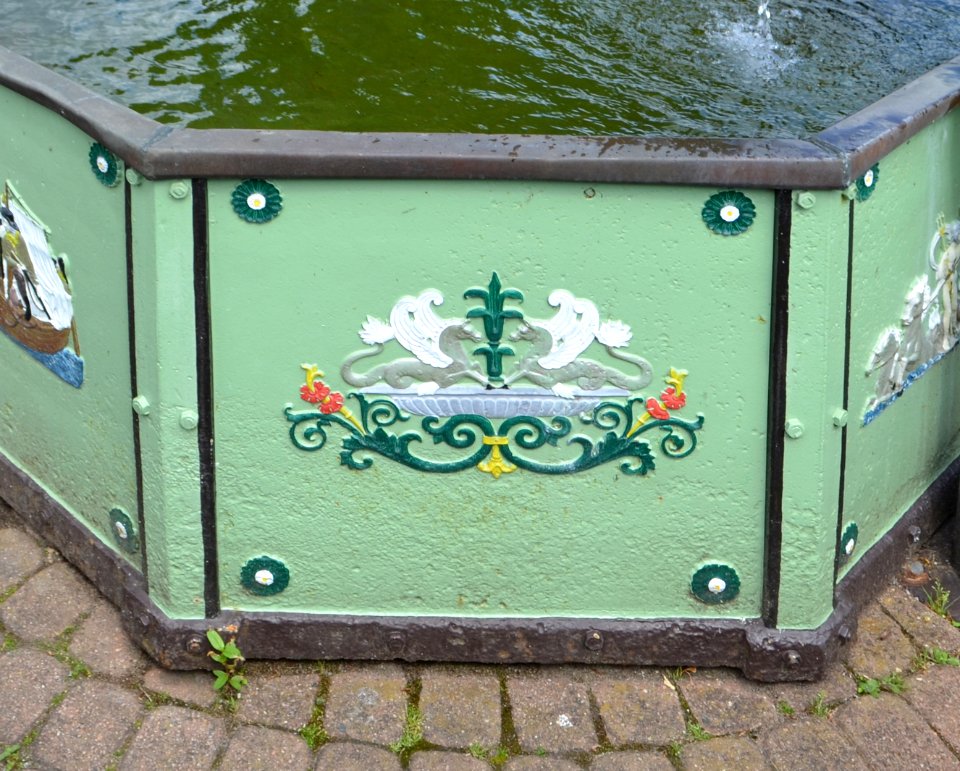 Niederdreisbach, Gusseiserner Brunnen (3)