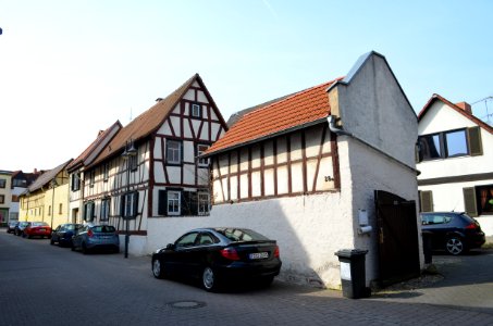 Nieder-Erlenbach, Alt Erlenbach 28a und 28