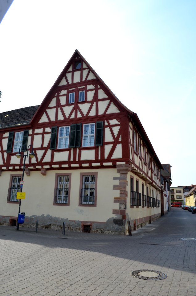 Nieder-Erlenbach, Alt Erlenbach 29, Ecke