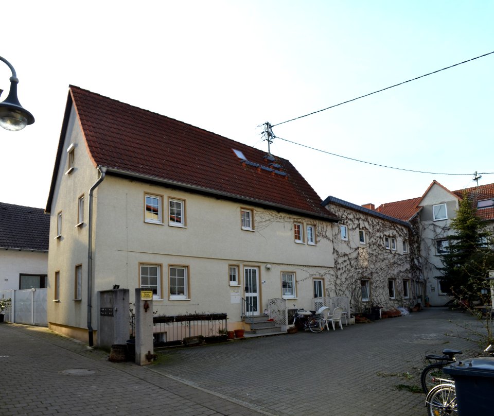 Nieder-Erlenbach, Zur Charlottenburg 10
