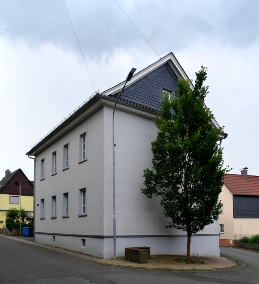 Niederwetz, Oberlandstraße 6, ehemalige Schule (1)
