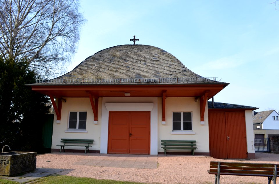 Nieder-Erlenbach, Alter Friedhof, Trauerhalle