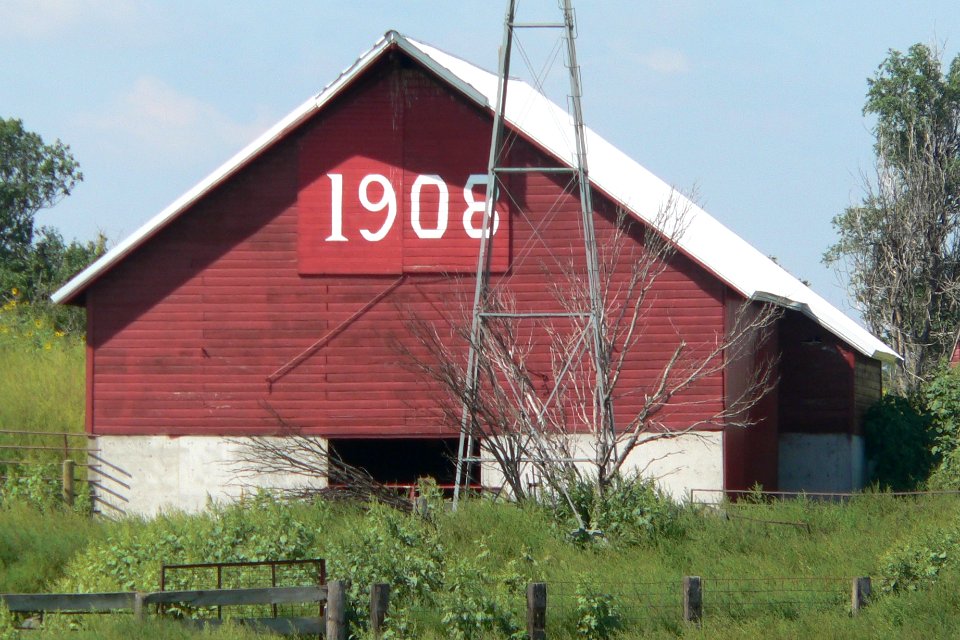 Nielson barn, Jerauld County, SD, from SSE 1