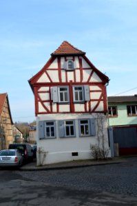 Niederursel, Alt-Niederursel 43, Front