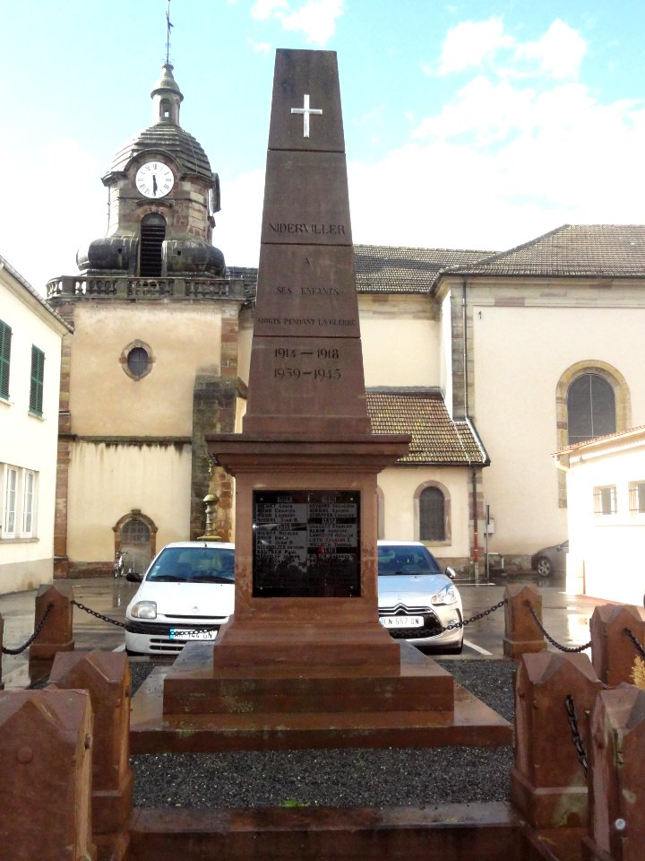 Niderviller (Moselle) monument aux morts