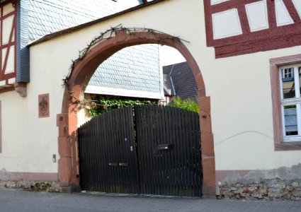 Nieder-Erlenbach, Alt Erlenbach 29, Tor
