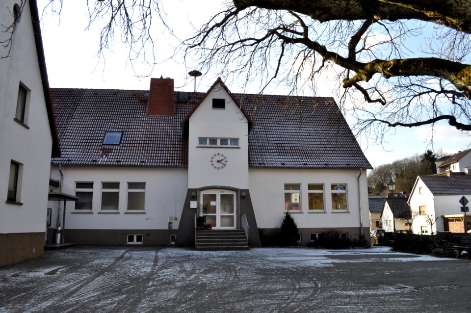 Niederems, Schule, Vorderseite