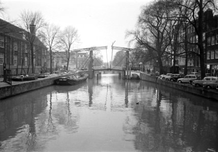 Nieuwe brug over Nieuwe Herengracht bij Amstel (nr. 237 Amsterdam, brug vanaf Ni, Bestanddeelnr 925-2852