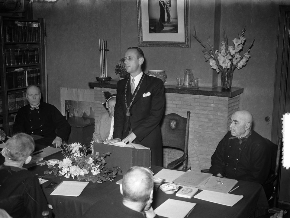 Nieuwe burgemeester van Hout van Marken, Bestanddeelnr 905-2939