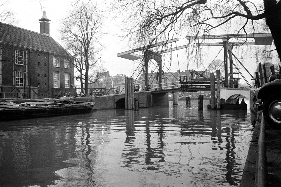 Nieuwe brug over Nieuwe Herengracht bij Amstel (nr 237 Amsterdam, Bestanddeelnr 925-2853