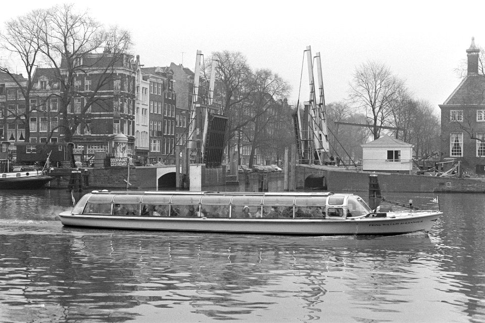 Nieuwe brug over Nieuwe Herengracht bij Amstel (nr 237 Amsterdam, Bestanddeelnr 925-2858