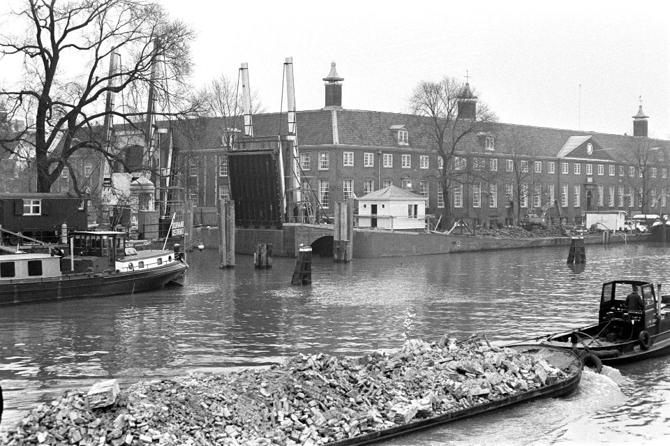 Nieuwe brug over Nieuwe Herengracht bij Amstel (nr 237 Amsterdam, Bestanddeelnr 925-2859
