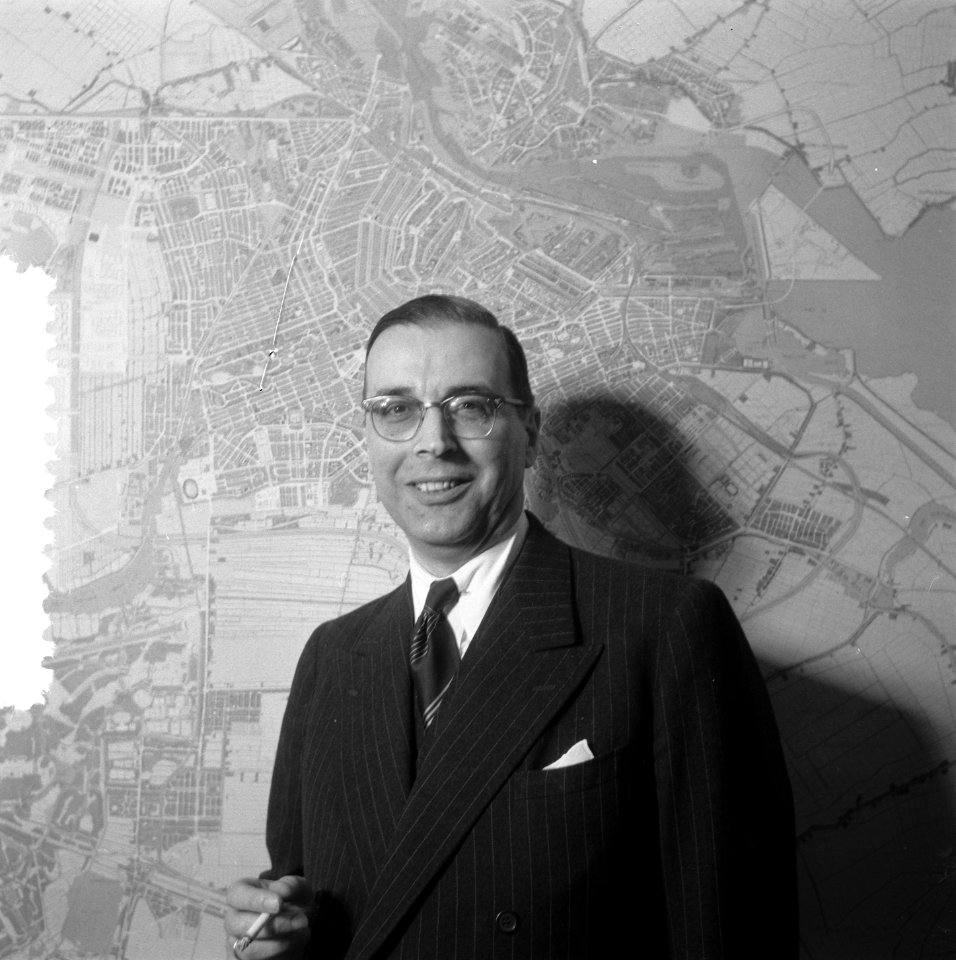 Nieuwe burgemeester Amsterdam Mr G Van Hall houdt persconferentie, Bestanddeelnr 908-2198