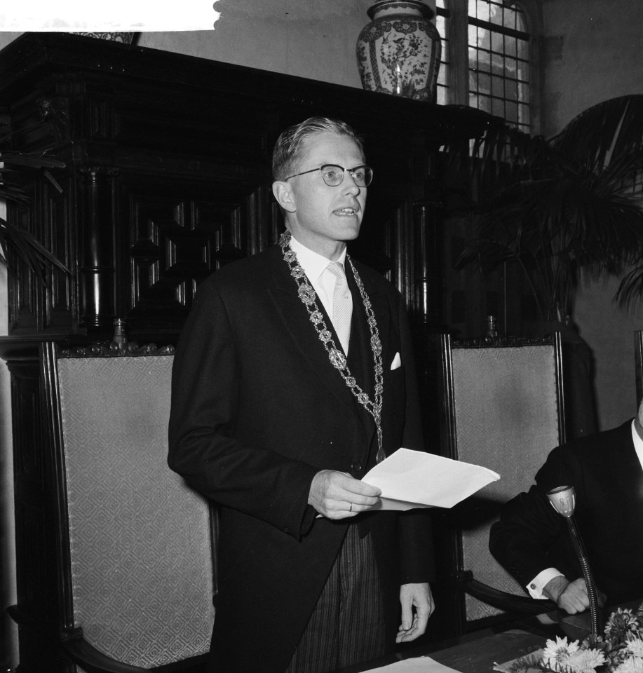 Nieuwe burgemeester in Middelburg. Hr. Berenpas en hr. Dreyber, Bestanddeelnr 913-1358
