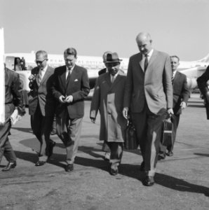 Nicolaas Jouwe uit Amerika (persconferentie op Schiphol), Bestanddeelnr 914-0028