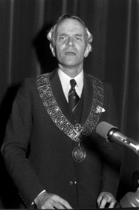 Nieuwe burgemeester van Amstelveen, jhr W Quarles van Ufford (kop), Bestanddeelnr 929-9365