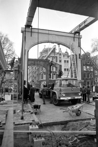 Nieuwe brug over Nieuwe Herengracht bij Amstel (nr 237 Amsterdam, Bestanddeelnr 925-2855