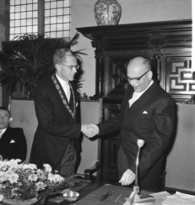 Nieuwe burgemeester in Middelburg. Hr. Berenpas en hr. Dreyber, Bestanddeelnr 913-1354