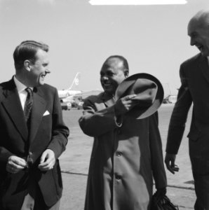 Nicolaas Jouwe uit Amerika (persconferentie op Schiphol) koppen, Bestanddeelnr 914-0025