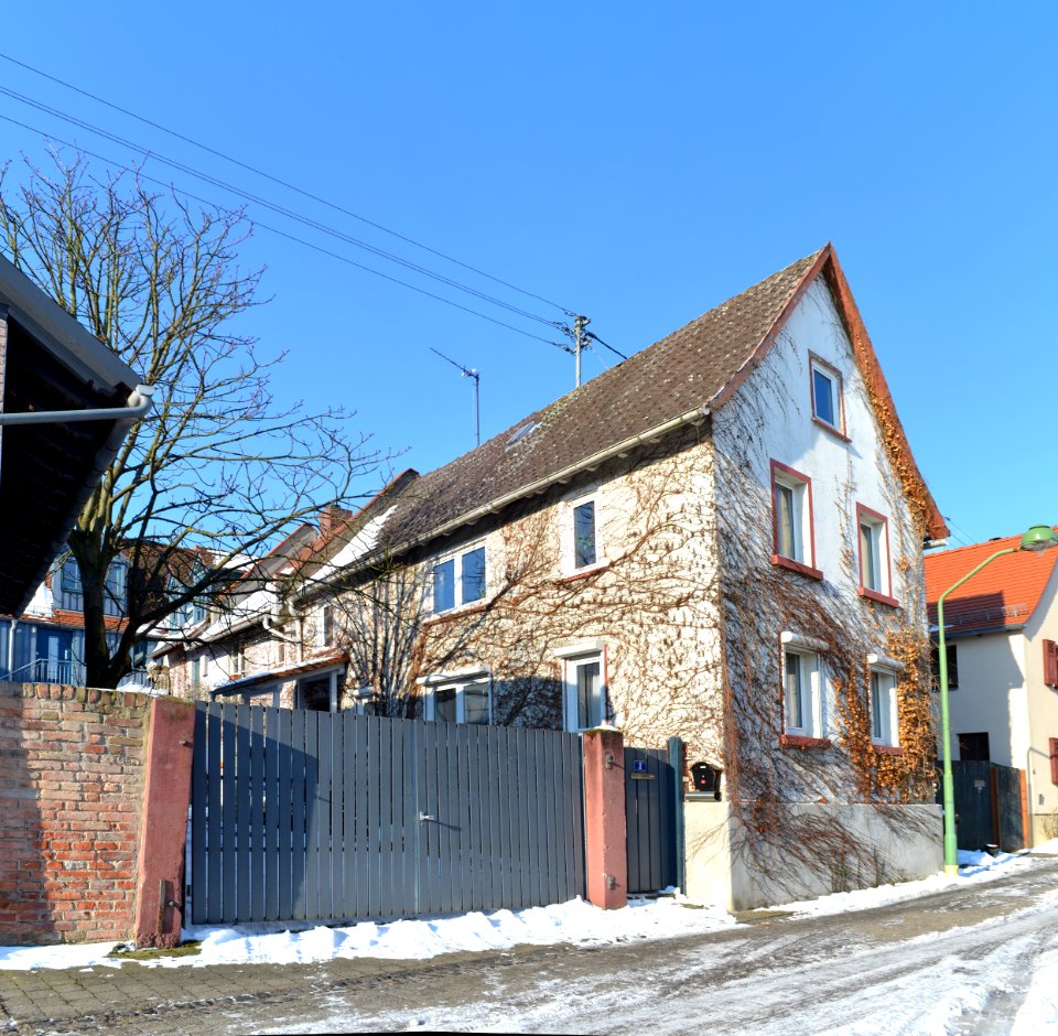 Niederursel, Erbsengasse 1