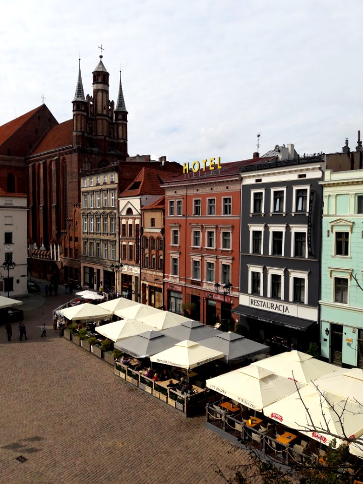 Old Town Market Square in Toruń 01