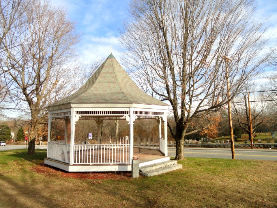 Old Town Common - Douglas, Massachusetts - DSC02707