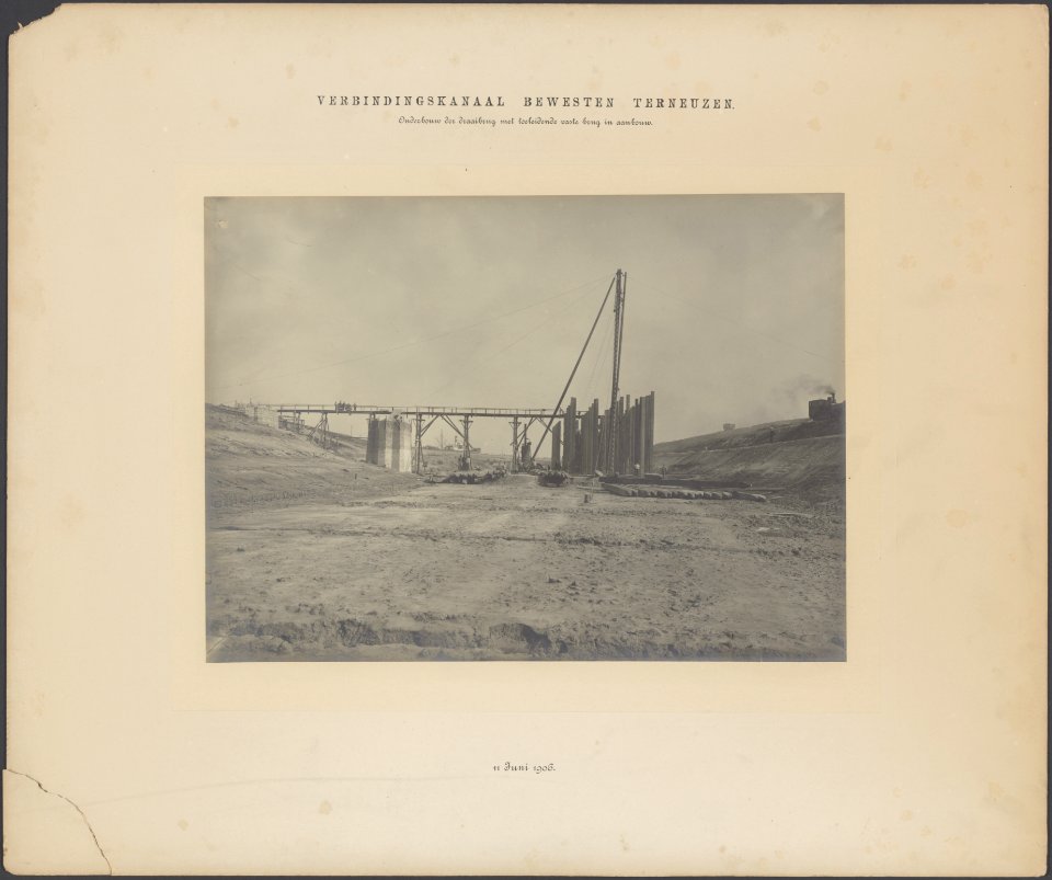 Onderbouw der draaibrug met toeleidende vaste brug in aanbouw, Bestanddeelnr 780