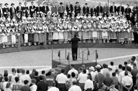 Olympische (Zomer) Spelen te Rome, Italië Optreden van het grootste gemengde ko, Bestanddeelnr 911-5438 photo