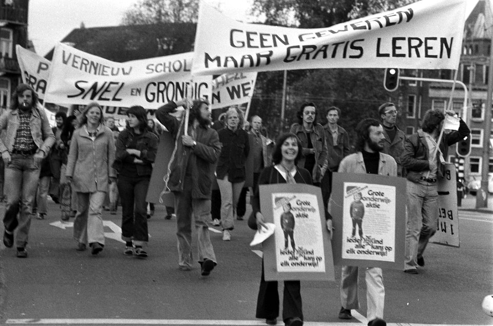 Onderwijsdemonstratie in Amsterdam overzicht demonstratie, Bestanddeelnr 927-2070
