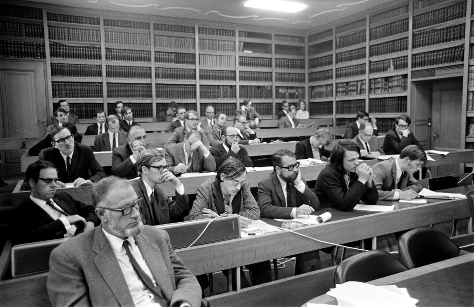 Onderwijscommissie 2e Kamer houdt hearing over nota Veringa (over bestuurshervor, Bestanddeelnr 922-8514