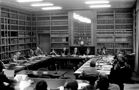 Onderwijscommissie 2e Kamer houdt hearing over nota Veringa (over bestuurshervor, Bestanddeelnr 922-8515