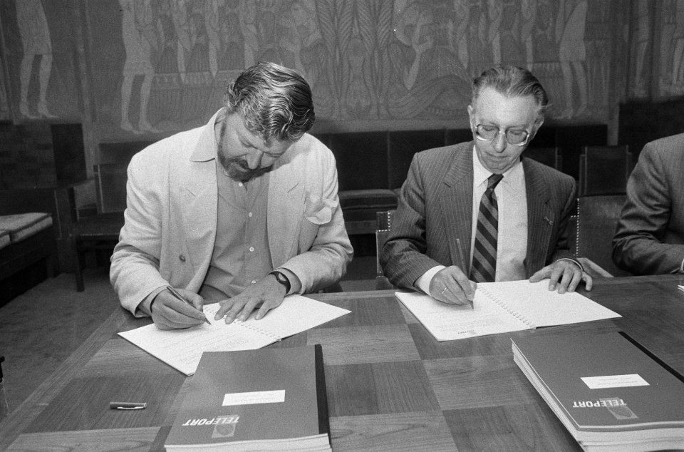 Ondertekening contract Amsterdam Teleport, Bestanddeelnr 934-0681