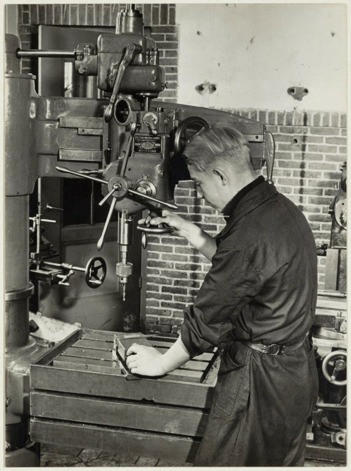 Onderwijs aan de Middelbaar technische School (M.T.S.) aan de Verspronckweg. NL-HlmNHA 54011344