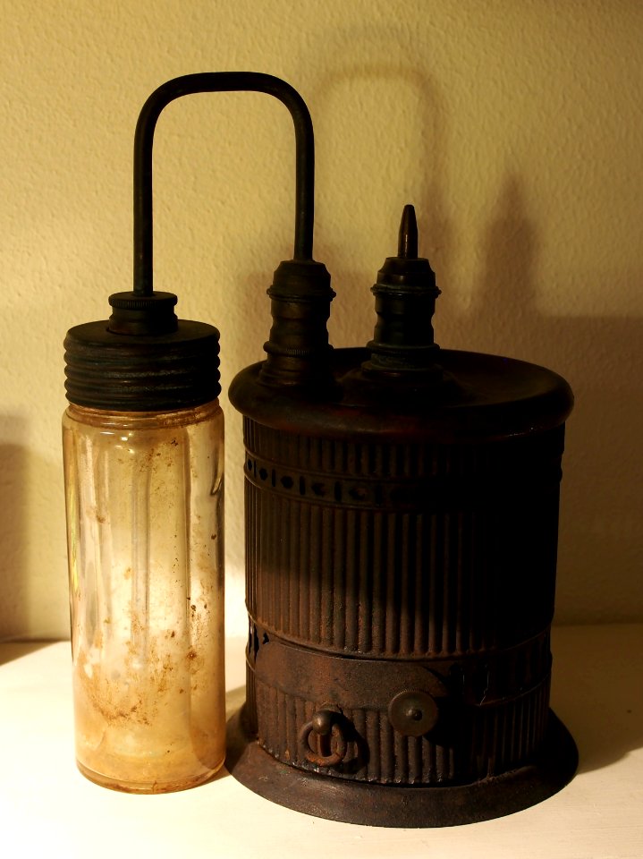 Old photographical equipment pic22