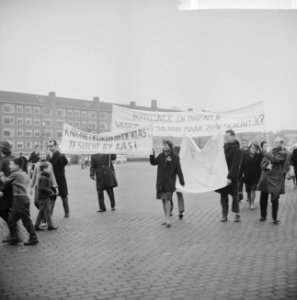 Onderwijzers demonstreren voor hogere salarissen in Julianahal te Utrecht, overz, Bestanddeelnr 915-9187