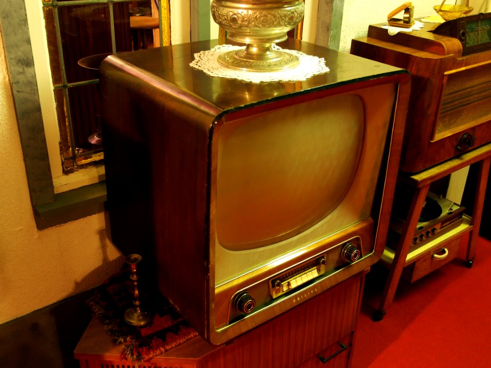 Old Philips television set, pic2