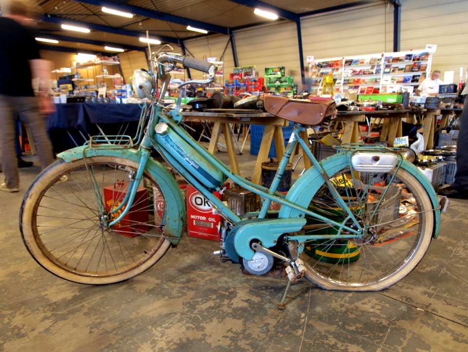 Old Peugeot mopet p2