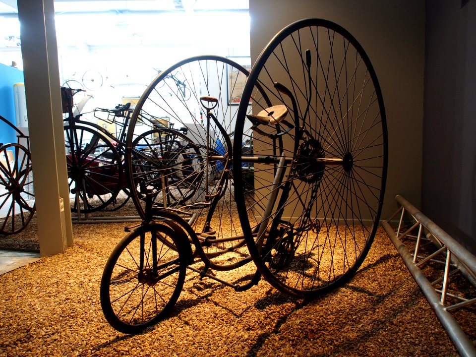 Old tricycle, Musée de la Moto et du Vélo, Amneville, France, pic-002