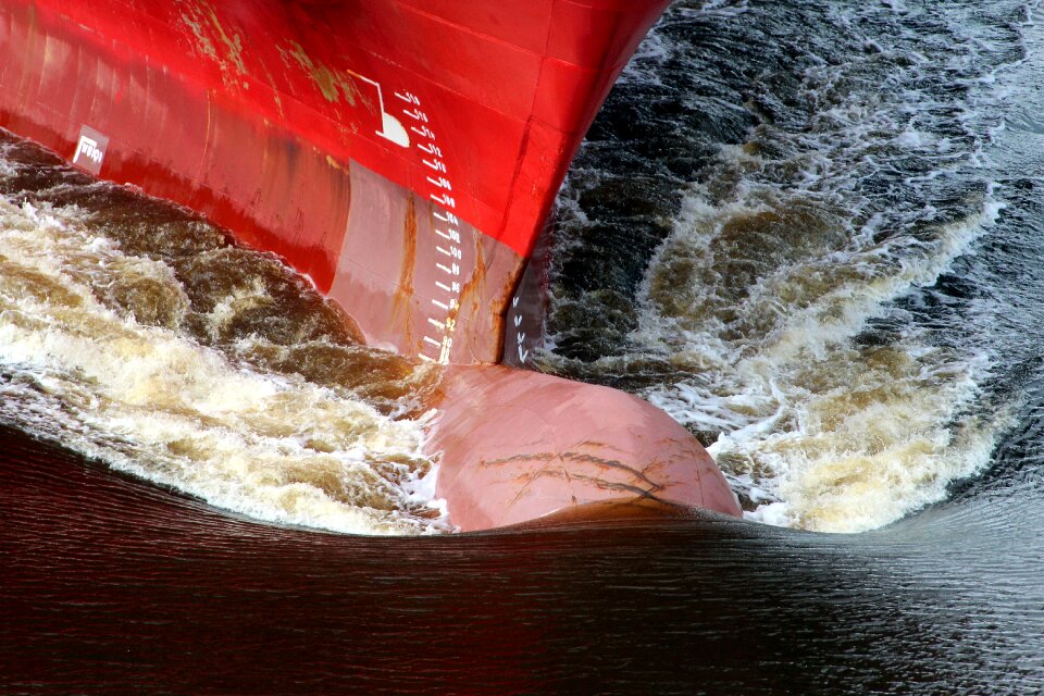 Shipping bulbous bow bug